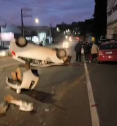 Capotamento de veículo registrado na área central de Panambi