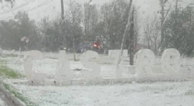 Tempestade de granizo cobre de gelo cidade do Paraná